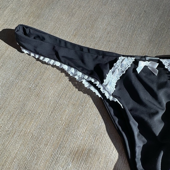 Beach Bunny Maddie tango bottom Black and White Bikini - Picture 2 of 4